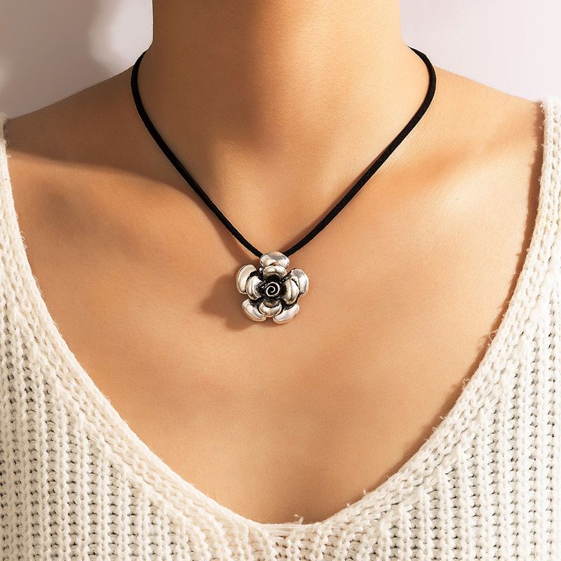 Nihaojewelry Wholesale Jewelry Fashion Silver Big Flower Pendant Black Rope Necklace
