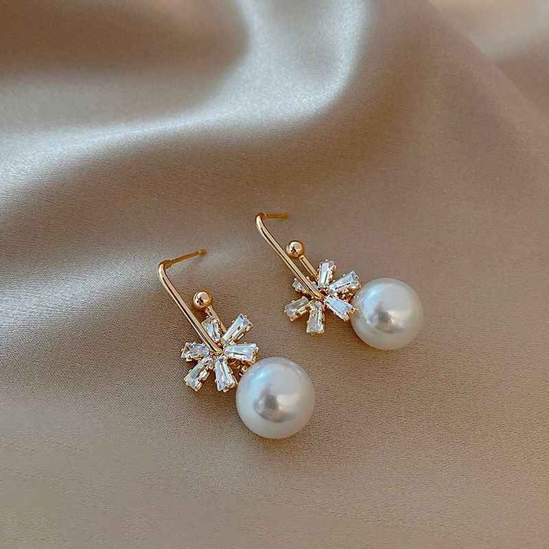 Nihaojewelry Wholesale Jewelry New Retro Flower Pearl Diamond Earrings