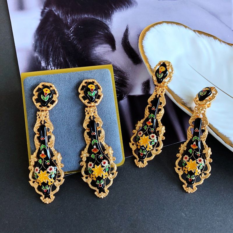 Wholesale Jewelry Retro Color Enamel Embossed Ear Clip Nihaojewelry