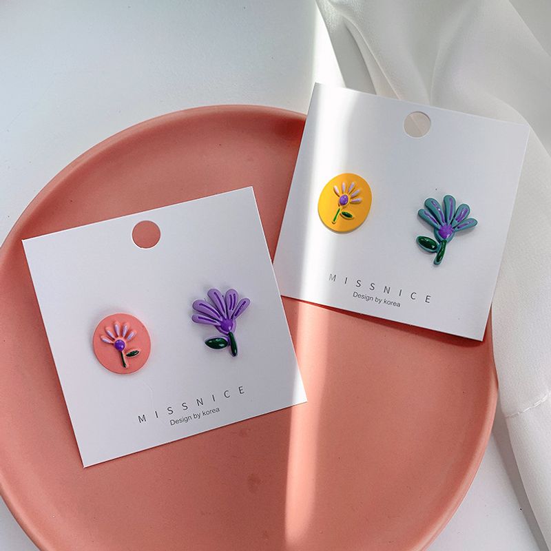 Nihaojewelry Großhandel Schmuck Einfache Asymmetrische Schlagfarbe Blumenohrstecker