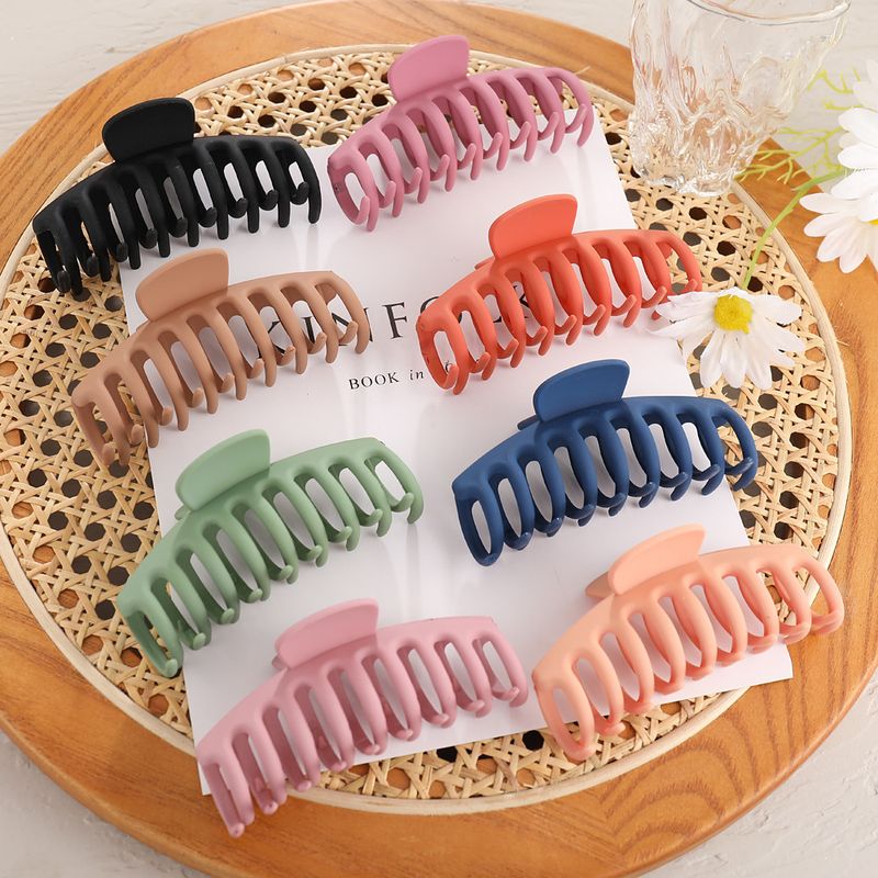 Women's Vintage Style Geometric Solid Color Plastic Resin Stoving Varnish Hair Claws