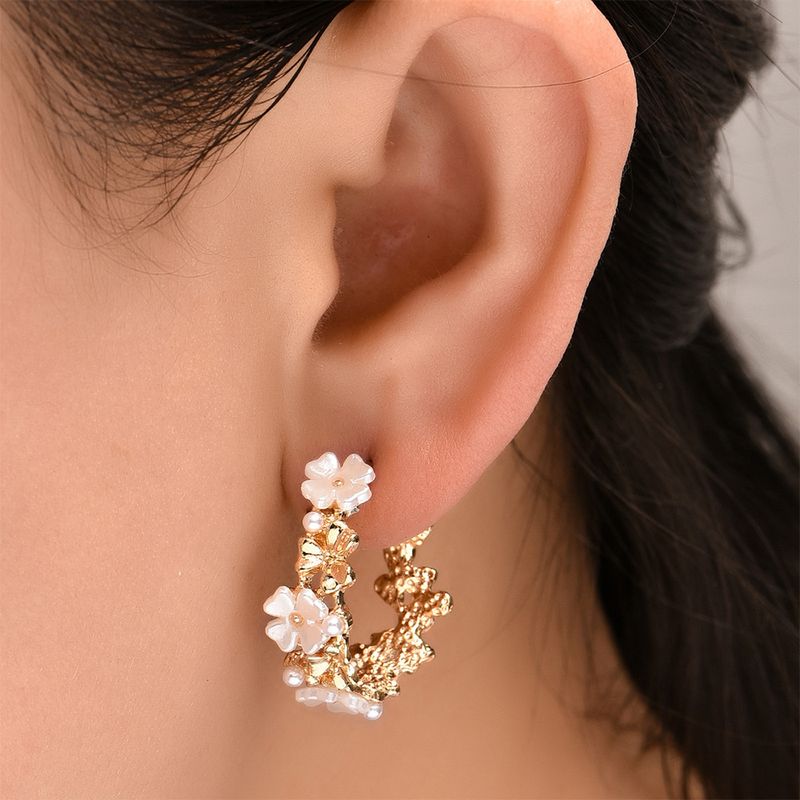 Großhandel Schmuck Lilie Blume Blütenblatt Ohrringe C-förmige Ohrringe Nihaojewelry