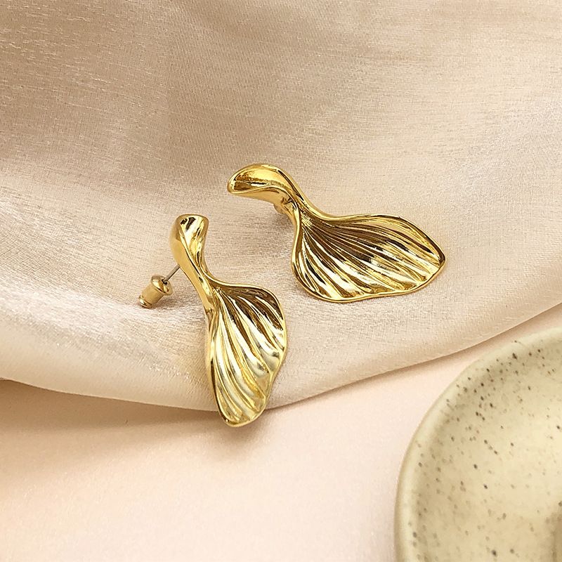 Nihaojewelry Wholesale Jewelry Korean Fishtail 18k Gold-plated Copper Stud Earrings