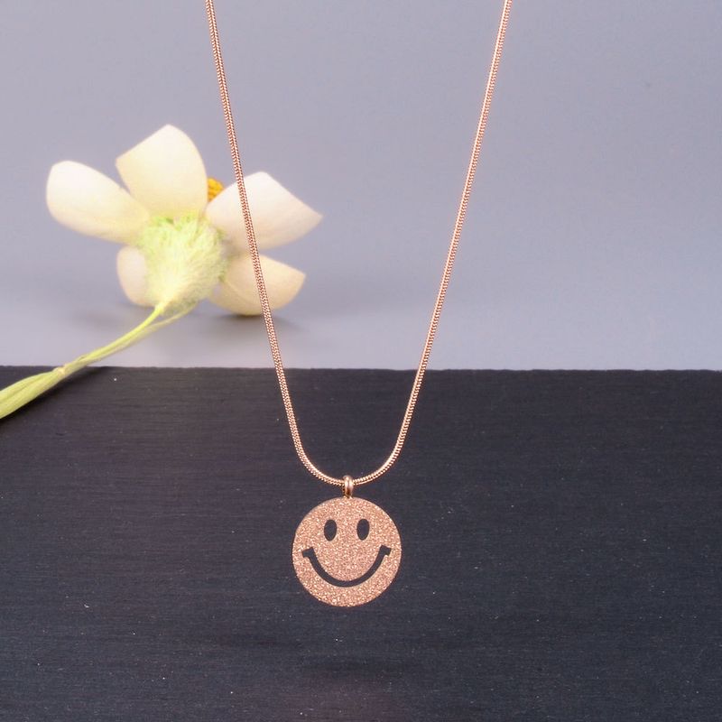 Vente En Gros Bijoux Smiley Pendentif Rond Titane Acier Collier Nihaojewelry