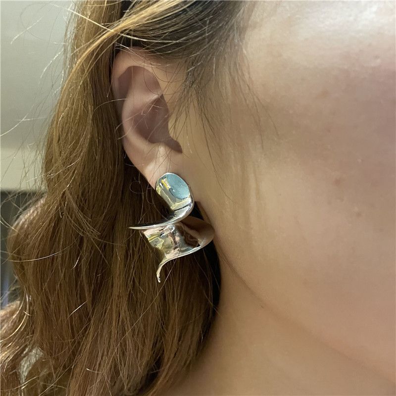Großhandel Schmuck Dreidimensionale Metall Twist Ohrringe Nihaojewelry