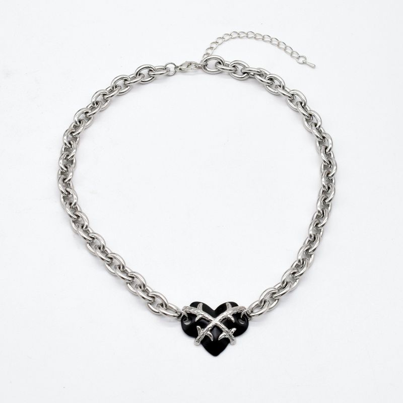 Wholesale Jewelry Thorns Black Heart-shaped Pendant Necklace Nihaojewelry