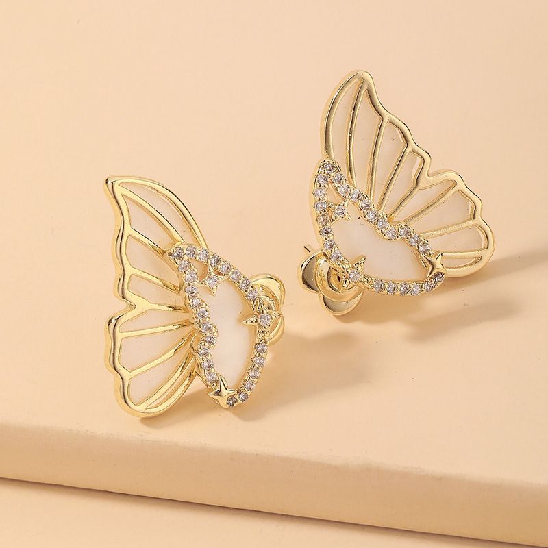Wholesale Boucles D&#39;oreilles Papillon En Forme De Coquille De Strass Et De Galvanoplastie Dorée À La Mode Nihaojewelry