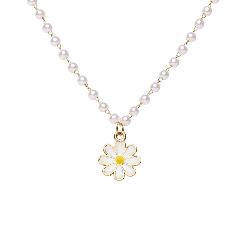 Wholesale New Creative Pearl Small Daisy Pendent Alloy Necklace Nihaojewelry