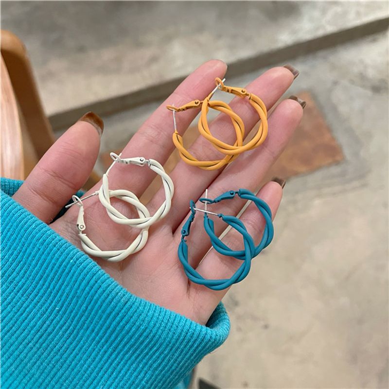 Großhandel Schmuck Koreanische Geometrische Kreis Twist Ohrringe Nihaojewelry
