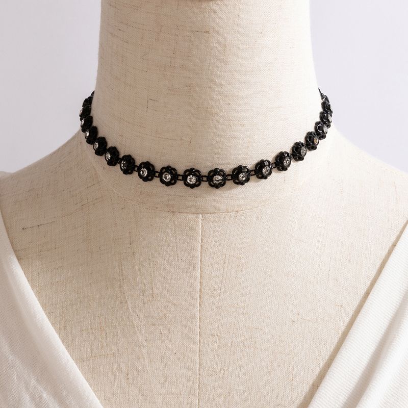 Nihaojewelry Chaîne De Clavicule Simple Collier De Fleurs Noires Bijoux En Gros