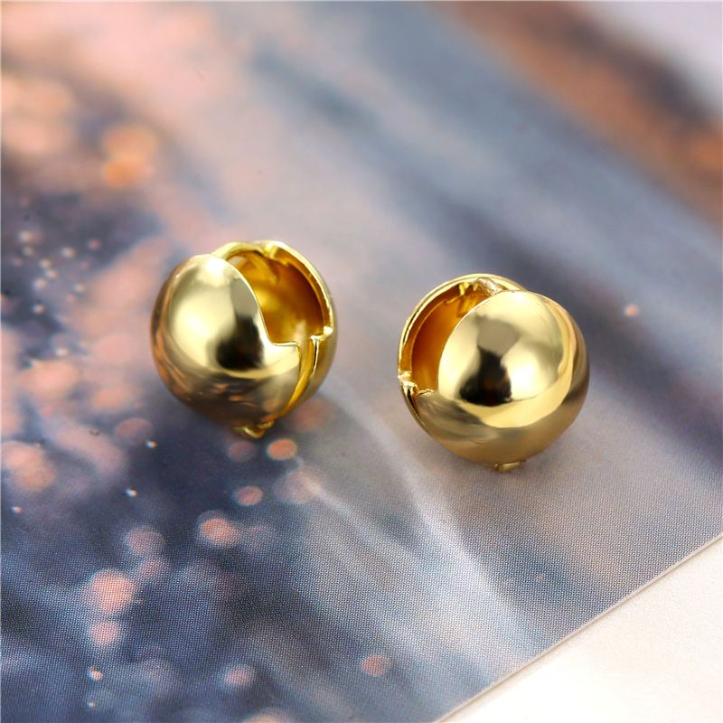 European, American And French Style Ornament Wholesale Copper Plating 18k Gold Earrings Cold Style Round Spherical Personalized Ear Clips Earrings For Women