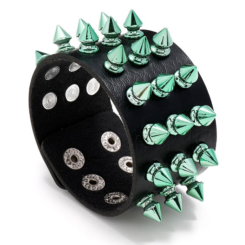 Großhandel Schmuck Punk-stil Dreireihige Farbe Spikes Lederarmband Nihaojewelry