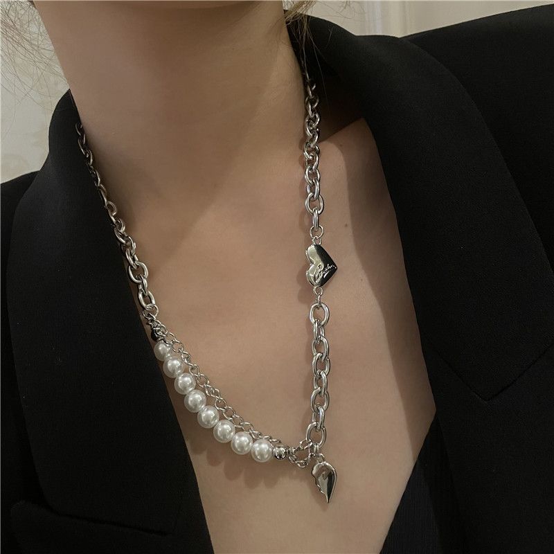 European And American Ins Style Dark Broken Heart Pendant Necklace Thick Chain Pearl Stitching Clavicle Chain Fashionable Necklace