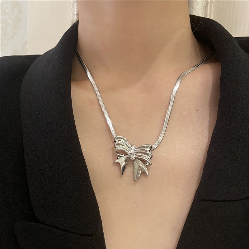 Retro Three-dimensional Bowknot Necklace Wholesale Nihaojewelry