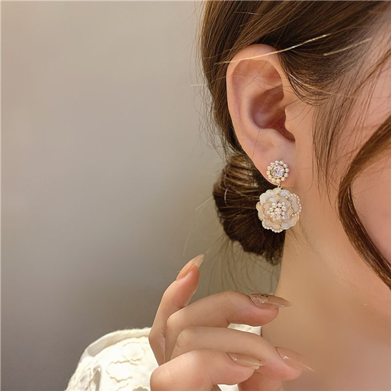 Mode Vintage Kamelie Perle Kontrastfarbe Ohrringe Großhandel Nihaojewelry