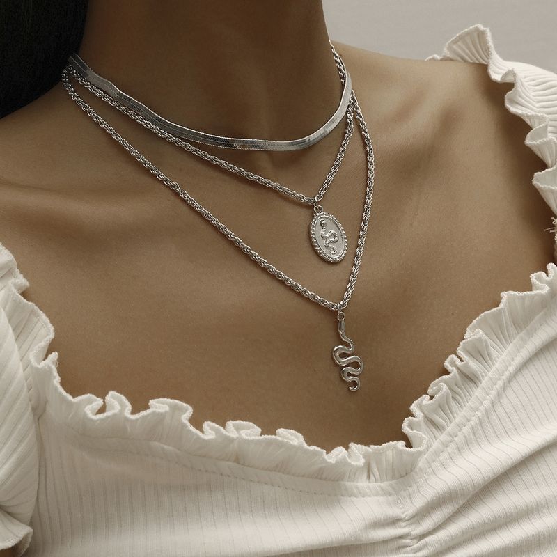 Mode Retro Einfarbig Mehrschichtige Schlangenförmige Halskette Großhandel Nihaojewelry