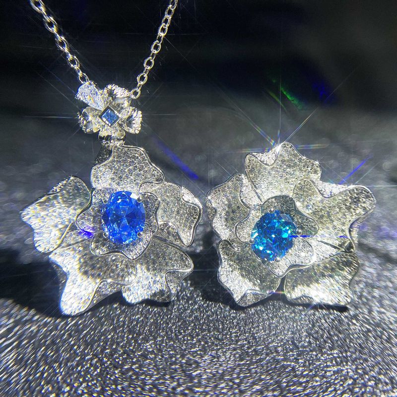 Pendentif Collier Oeuf De Colombe Fleur De Topaze Bleue Suisse Aigue-marine De Luxe Plein De Diamants