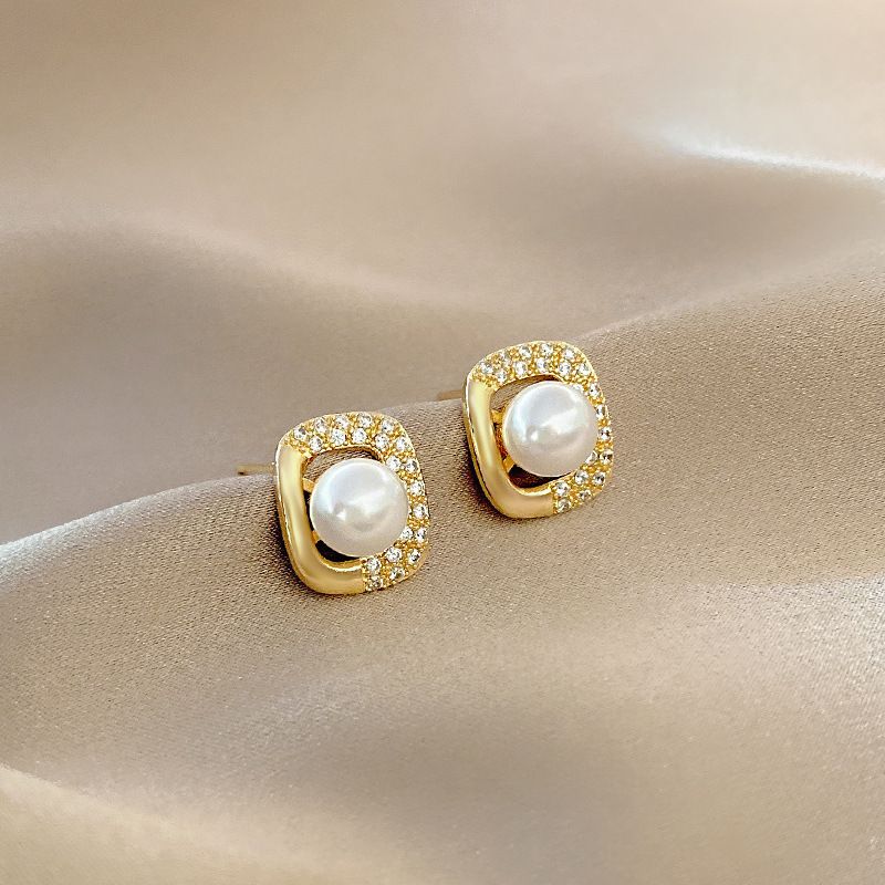 South Korea Dongda Fashion Geometric Earrings Micro-inlaid Zircon Pearl Earrings Female Personality Design Ear Jewelry