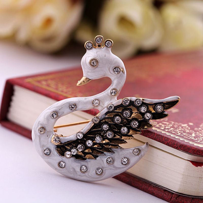 Creative Personality Little Swan Brooch Design Sense Net Red With The Same Chest Pin Wholesale