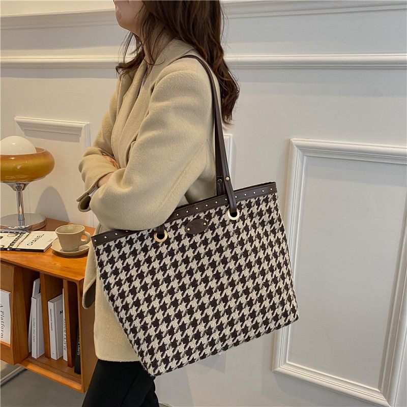 Fashion Large-capacity 2021 New Fashion Niche Shoulder Bag Autumn And Winter Commuter Bag
