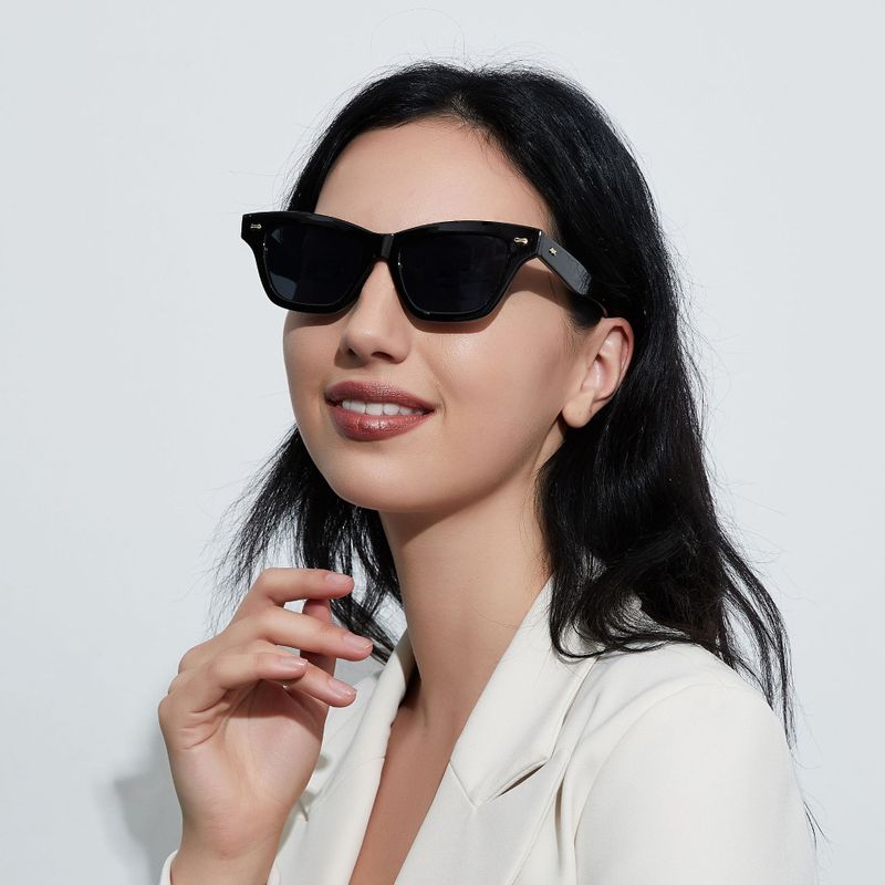 Gafas De Sol De Mujer De Montura Pequeña Con Remaches De Carey Cuadrados Simples