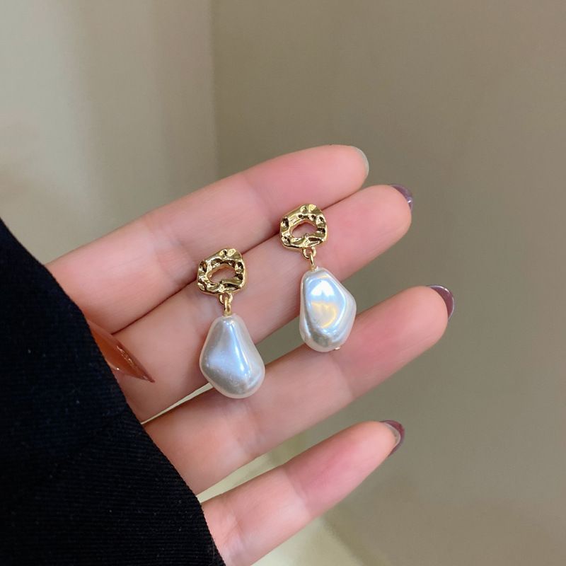 Retro Irregular Pearl Japanese Simple Geometric Stud Earrings