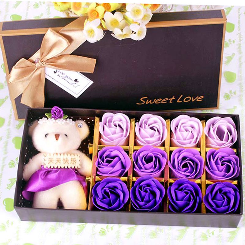 صندوق هدايا صغير ليوم المعلم مكون من 12 وردة صابون زهور ودببة