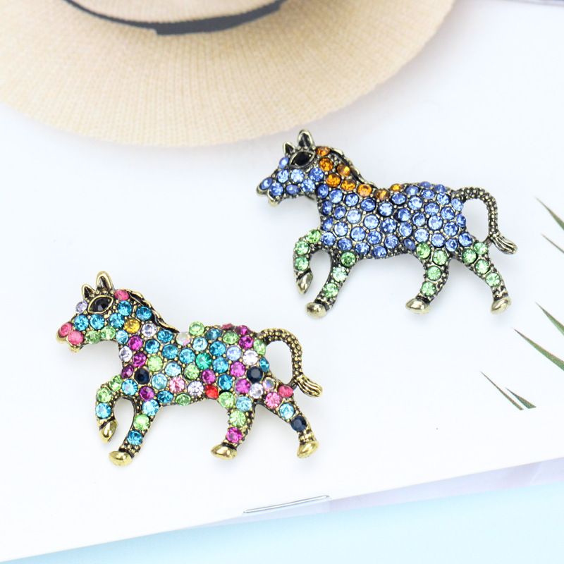 Moda Retro Diamante Manchado Pony Broche Animal Exquisita Joyería