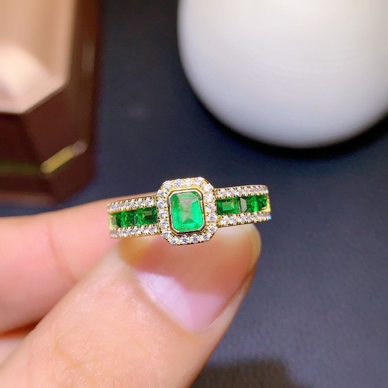 Art Und Weise Nachgemachter Kolumbianischer Smaragdring Voller Diamantreihenring, Der Kupferring Öffnet