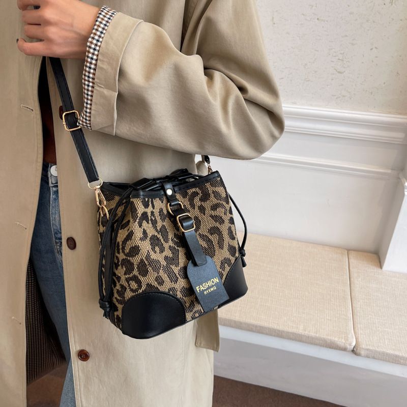 Mode Petit Sac Femme Nouvelle Mode Automne Et Hiver Rétro Sac De Messager À Une Épaule