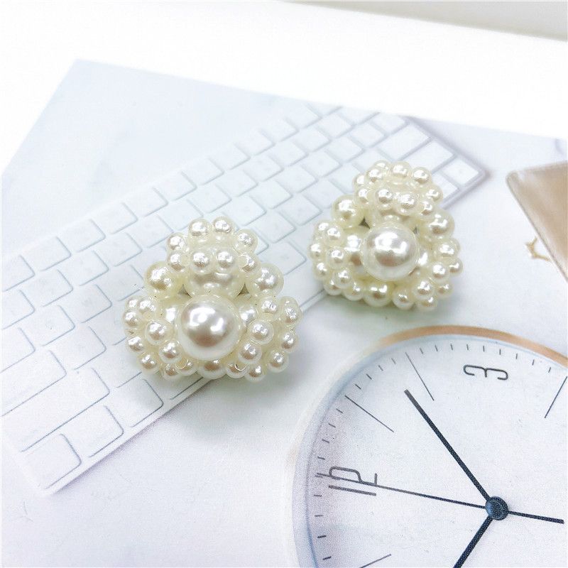 Baroque Inlaid Pearl Simple Flower Earrings