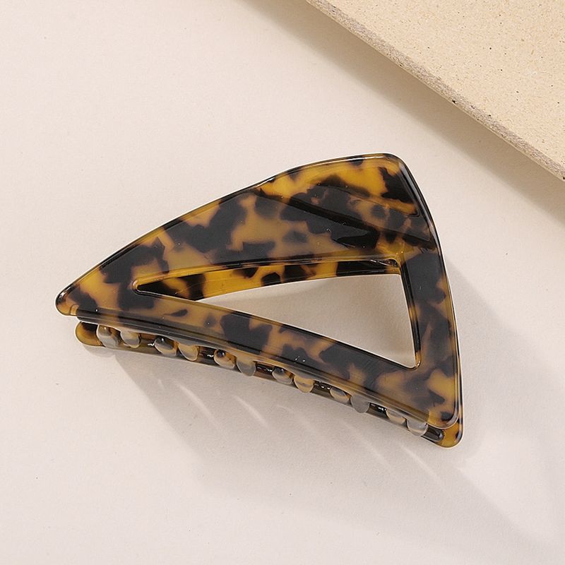 Beige Leopard Triangle Personalized Retro Triangle Resin Hair Clip