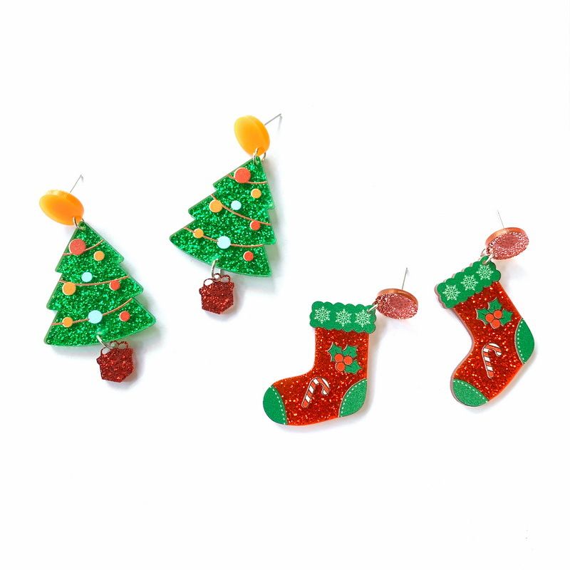 Style De Bande Dessinée Sapin De Noël Chaussettes De Noël Arylique Impression Femmes Des Boucles D'oreilles 1 Paire