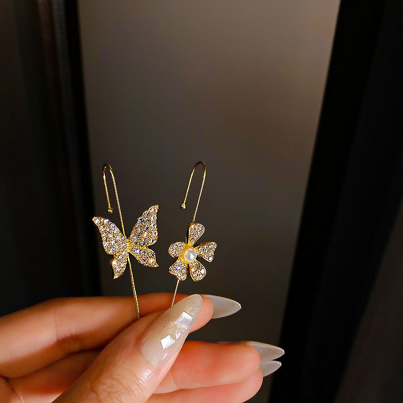 Großhandel Schmuck Mode Blume Schmetterling Legierung Strasssteine Perle Asymmetrisch Inlay Ohrclips