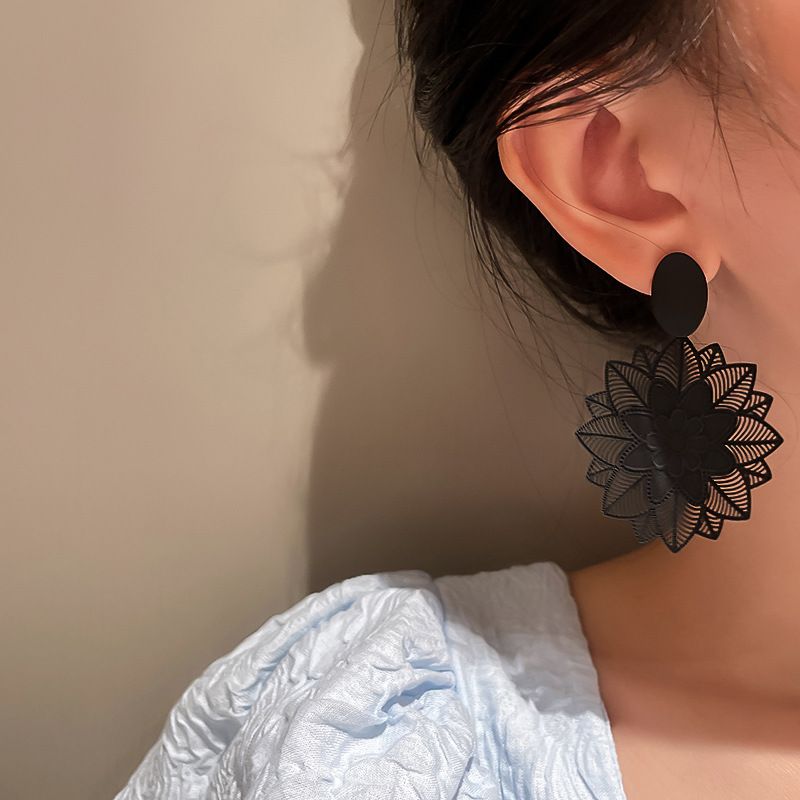 Fashion Flower Alloy Hollow Out Women's Drop Earrings 1 Pair