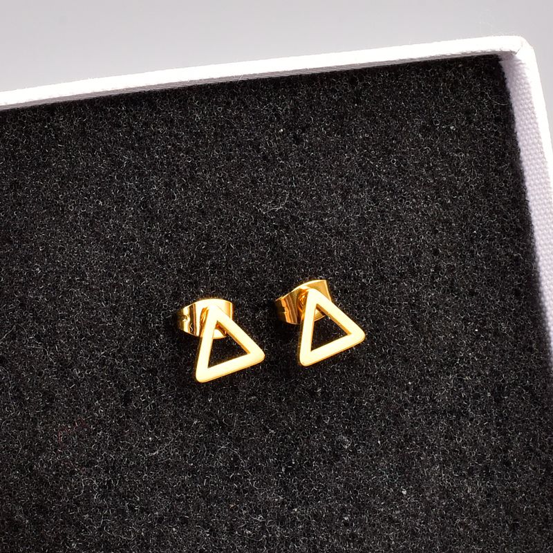 Einfaches Stil Dreieck Titan Stahl Vergoldet Ohr Stecker 1 Paar