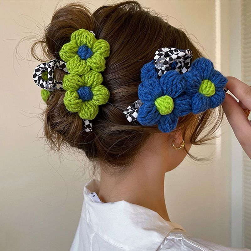 Fashion Flower Yarn Hair Claws 1 Piece
