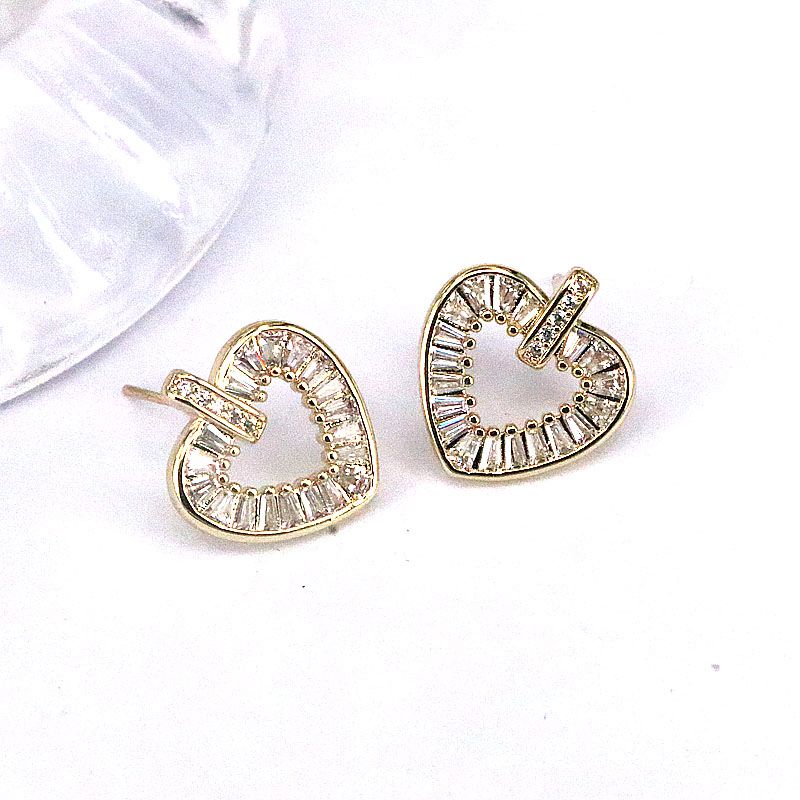 Fashion Heart Shape Gold Plated Hollow Out Artificial Rhinestones Women's Ear Studs 1 Pair