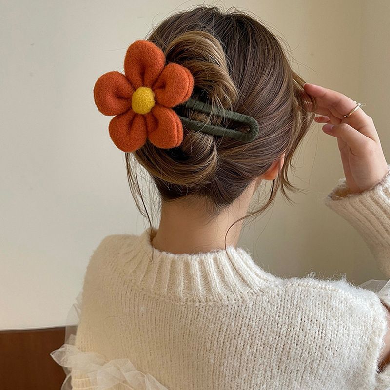 Fashion Flower Plush Hair Clip 1 Piece