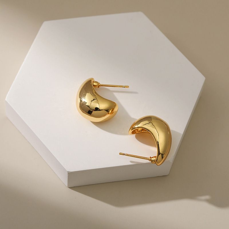 Simple Style C Shape Pea Gold Plated Brass Ear Studs 1 Pair