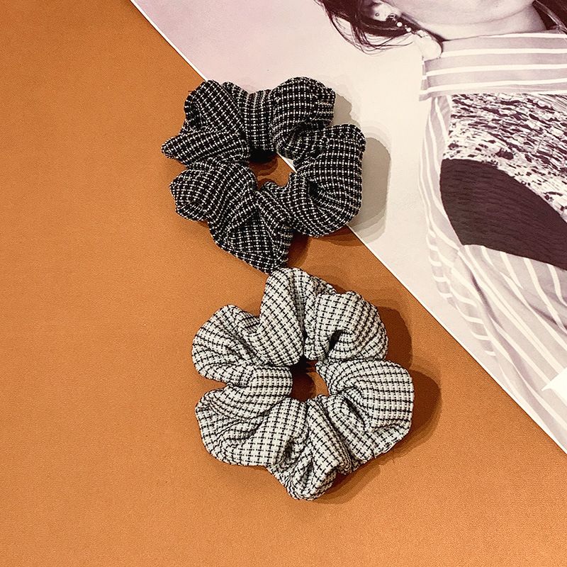 Hepburn Style Headdress Autumn And Winter French Style Retro Debutante Style Black And White Plaid Large Intestine Hair Ring Girl Hair Band