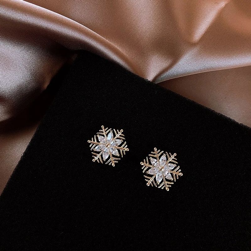 Fashion Snowflake Alloy Inlay Rhinestones Women's Ear Studs 1 Pair