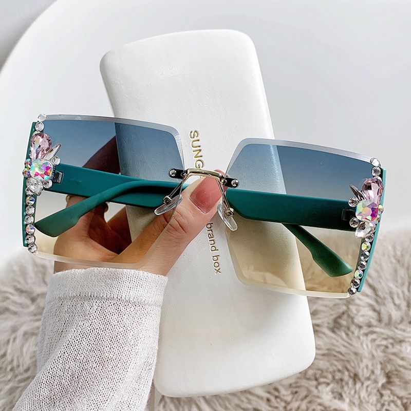 Fashion Gradient Color Pc Square Diamond Frameless Women's Sunglasses