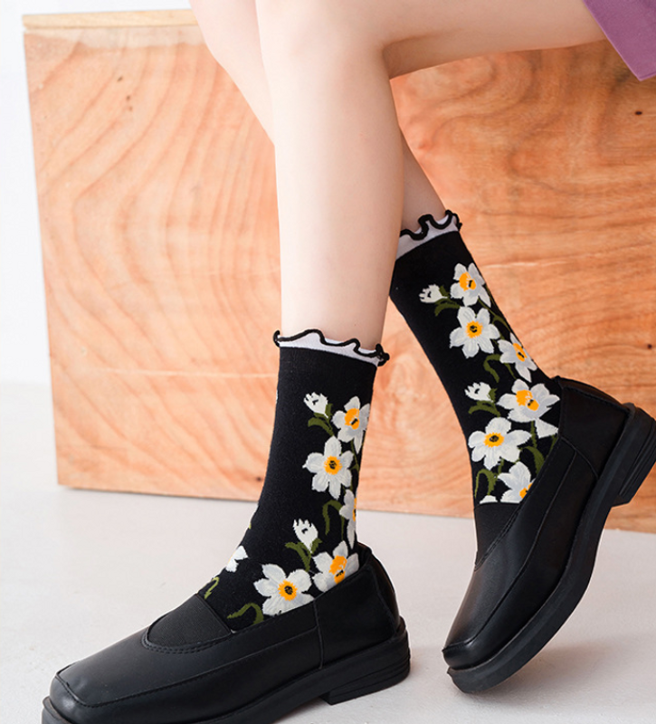Women's Fashion Flower Cotton Lettuce Trim Crew Socks A Pair