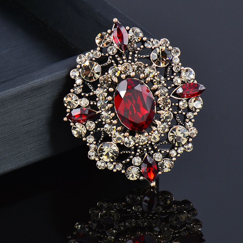 Simple Style Oval Alloy Plating Hollow Out Inlay Artificial Gemstones Women's Brooches 1 Piece