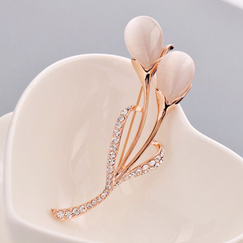 Fashion Cat Flower Butterfly Imitation Pearl Alloy Inlay Rhinestones Opal Women's Brooches