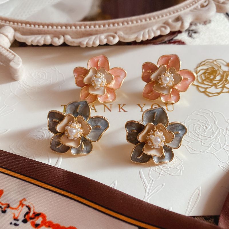 1 Paar Retro Blume Legierung Emaille Künstliche Perlen Frau Ohrstecker