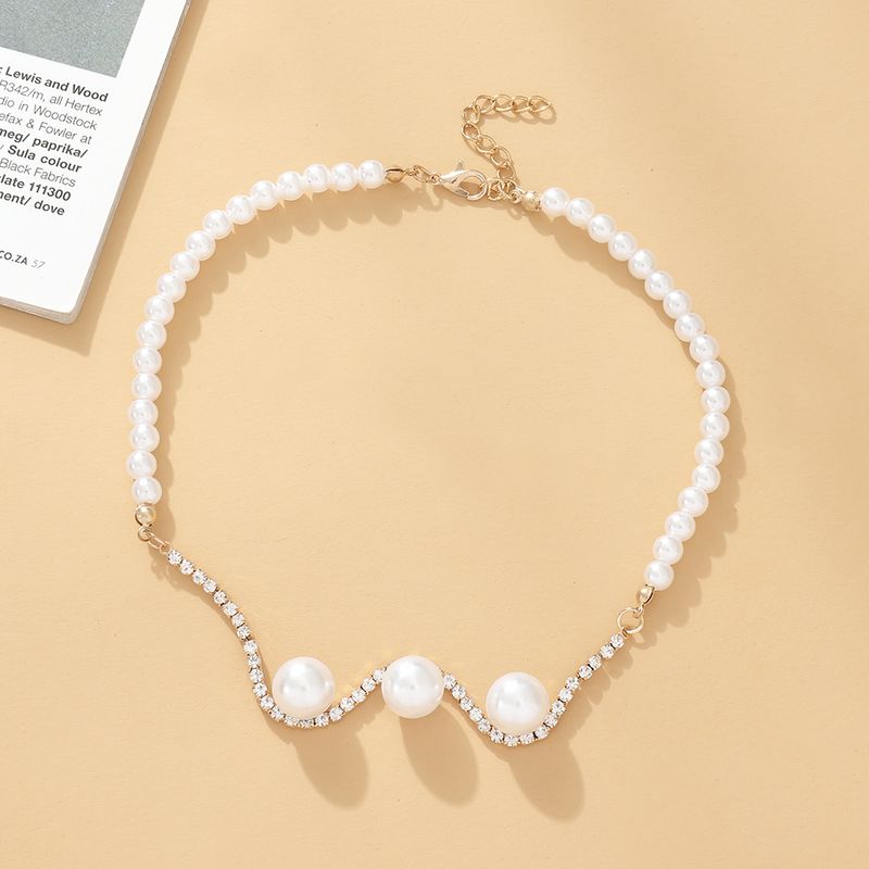 1 Piece Simple Style Geometric Pearl Beaded Rhinestones Gold Plated Women's Necklace