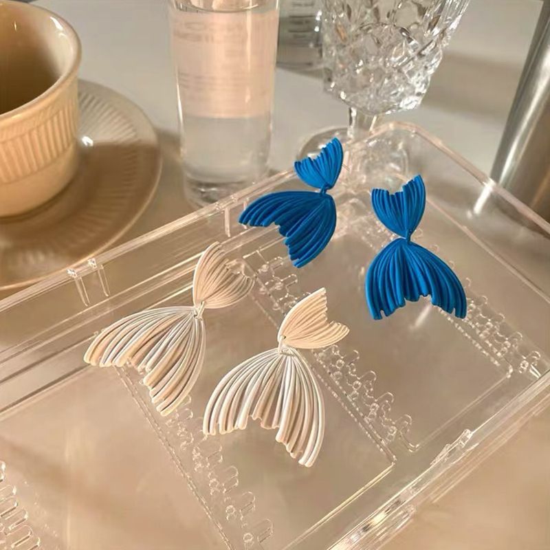 1 Pair Fashion Fish Tail Alloy Spray Paint Women's Drop Earrings