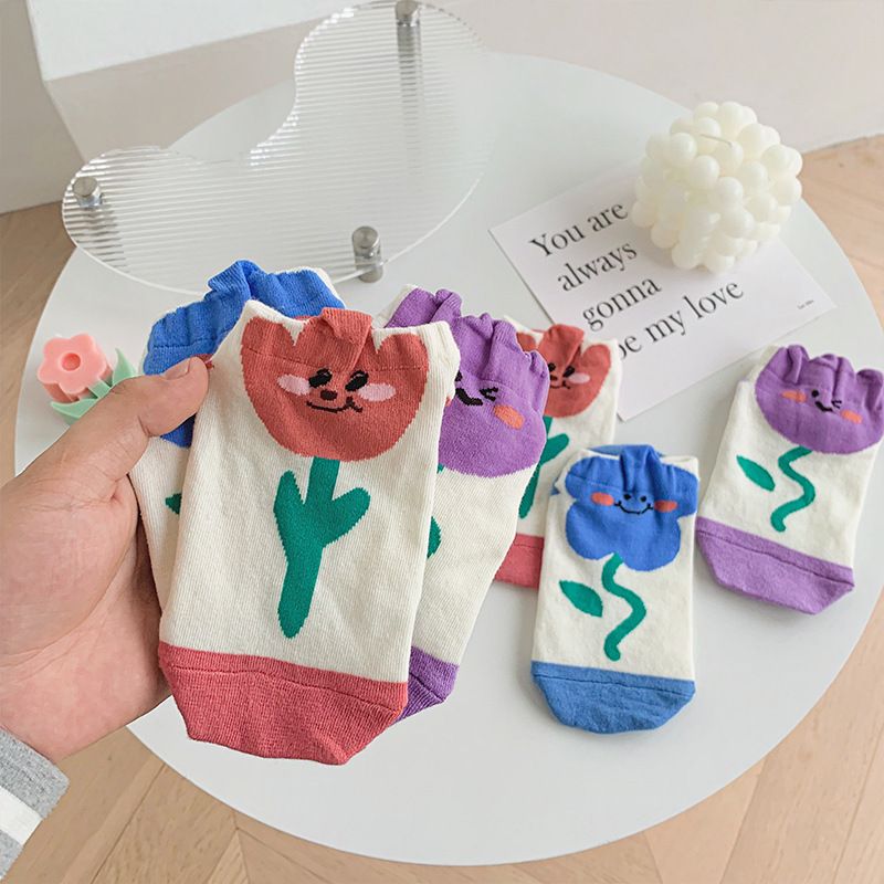 Women's Sweet Flower Cotton Crew Socks A Pair